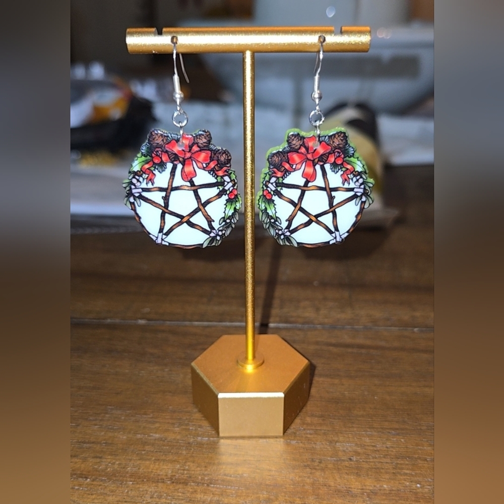 Acrylic Pentagram Wreath Earrings